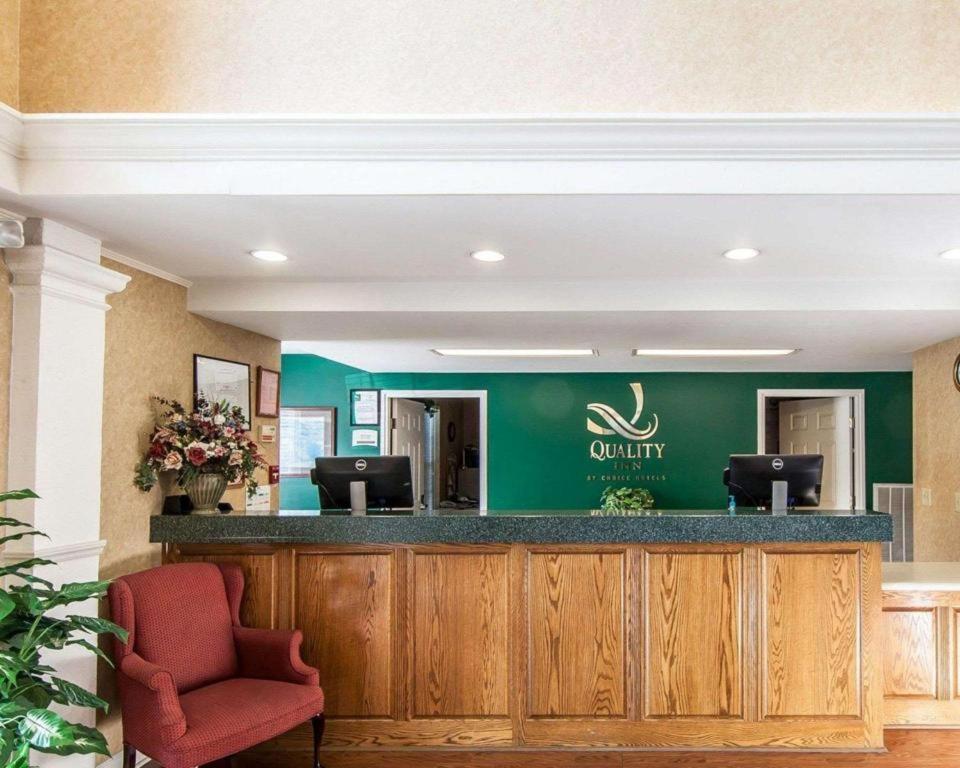 Quality Inn Ок-Ридж Экстерьер фото